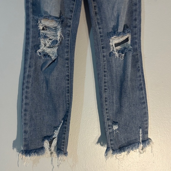 Distressed Risen Blue Jeans - Picture 4 of 12